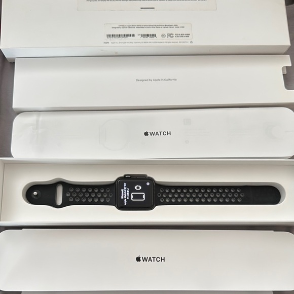 Apple Watch Series 3 42MM Aluminum case free cover - Picture 1 of 17